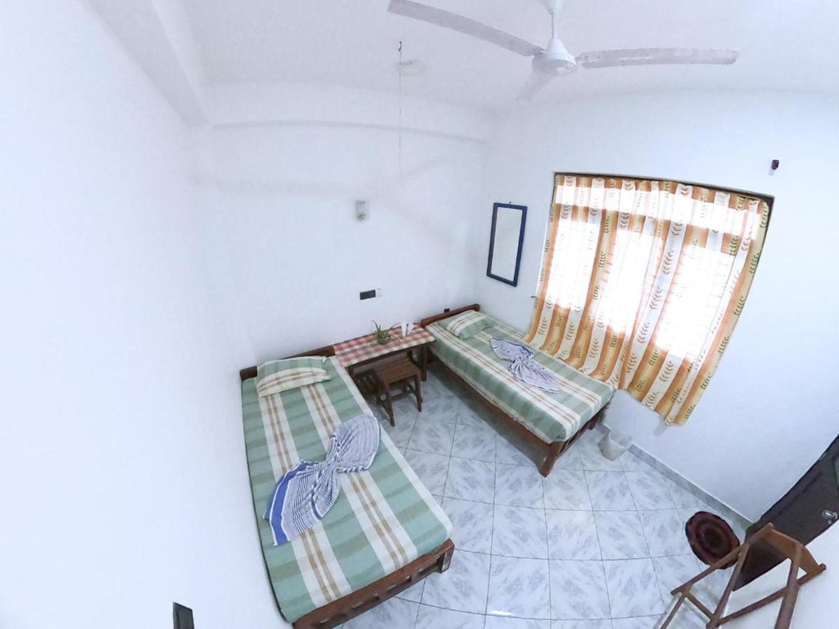 Happy Tuna Guesthouse Hikkaduwa Exterior foto