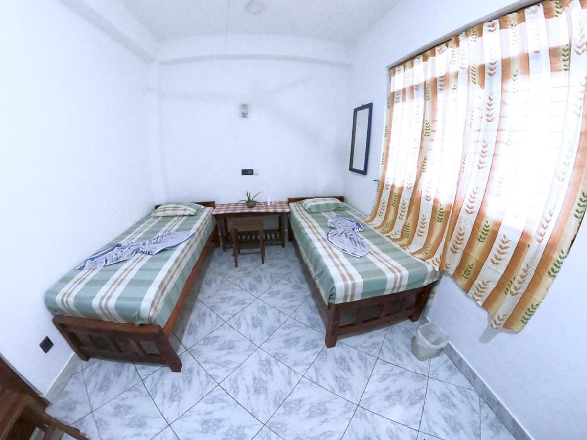 Happy Tuna Guesthouse Hikkaduwa Exterior foto