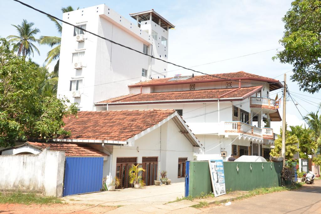 Happy Tuna Guesthouse Hikkaduwa Exterior foto