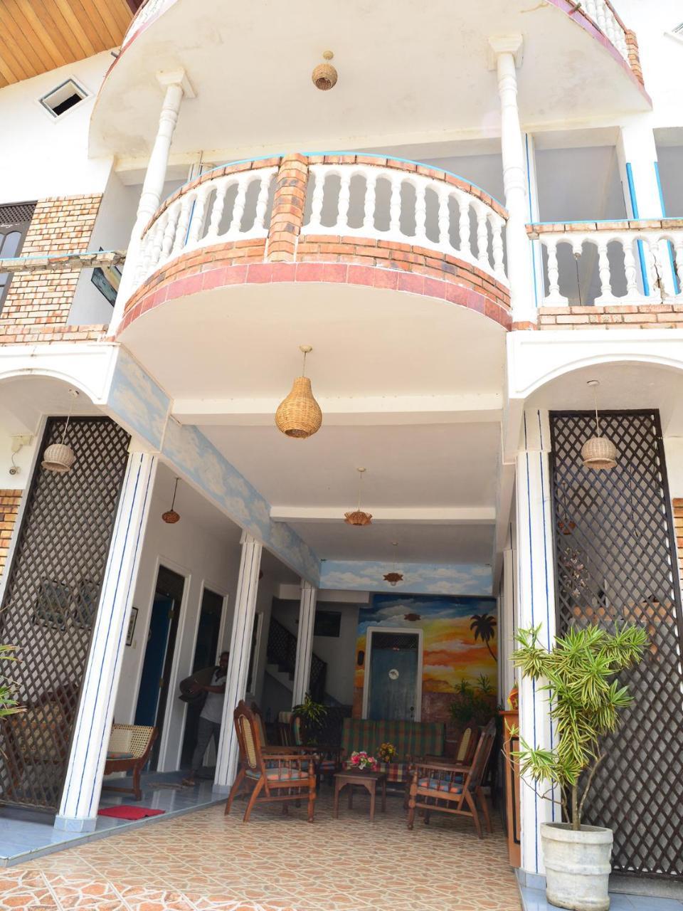 Happy Tuna Guesthouse Hikkaduwa Exterior foto